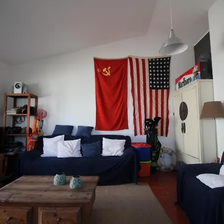 Santa Cruz House Areias (Lisbon)