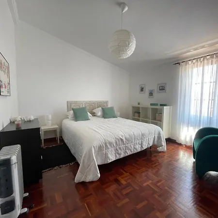 Santa Cruz House Areias (Lisbon)