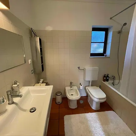 Santa Cruz House Areias (Lisbon)