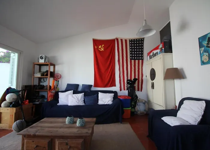 Santa Cruz House Areias (Lisbon)