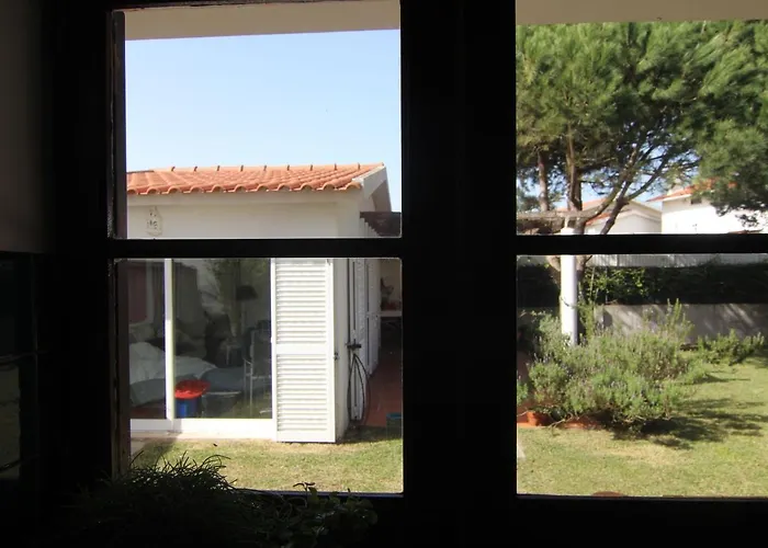 Santa Cruz House Areias (Lisbon)