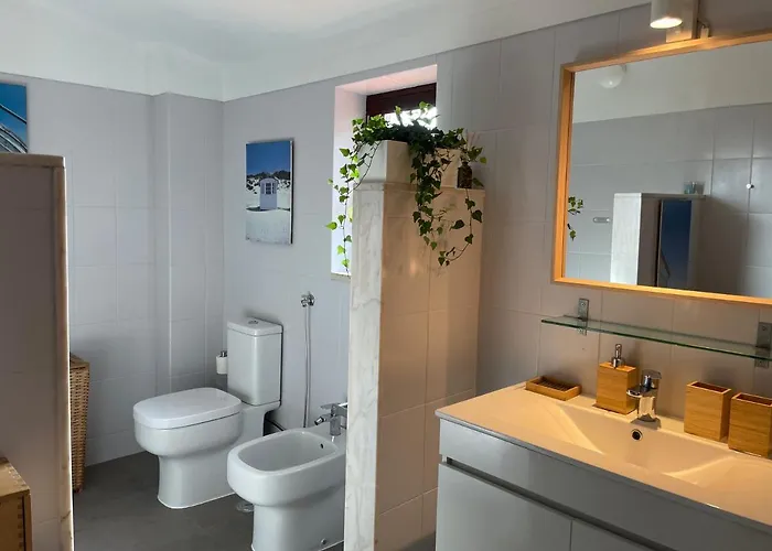 Santa Cruz House Areias (Lisbon)