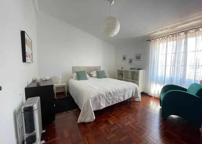 Santa Cruz House Areias (Lisbon)