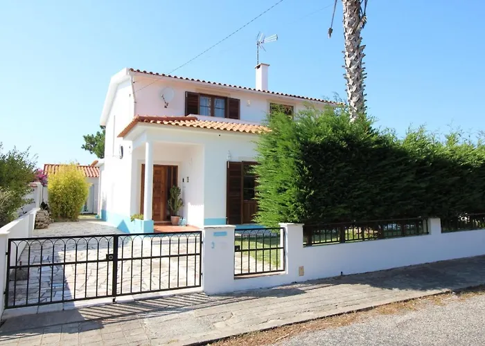 Santa Cruz House Areias (Lisbon)